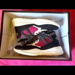 Kendall & Kylie Sneakers size 7.5